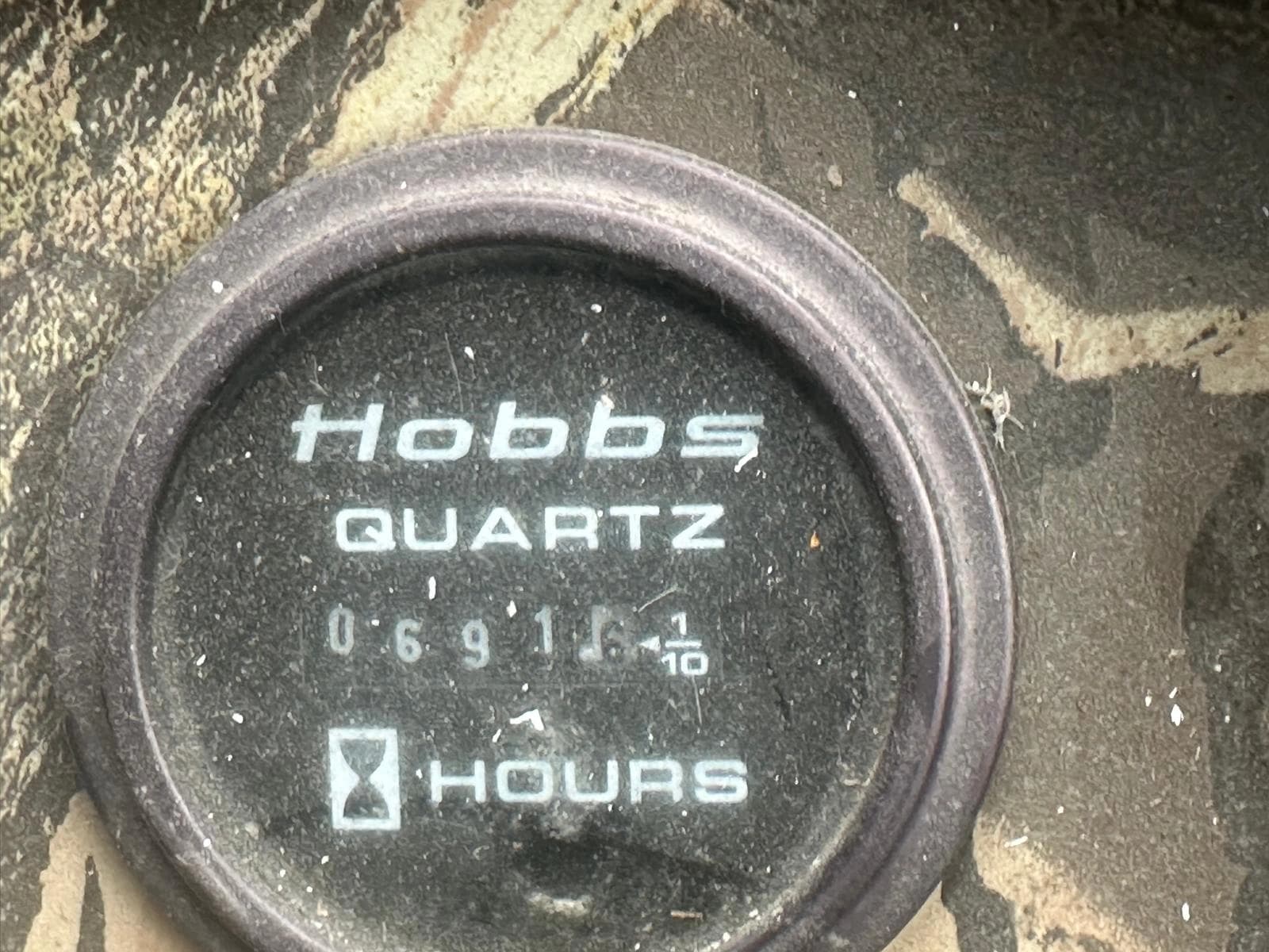 ARGO AVENGER 8X8 2008 — hour meter close-up