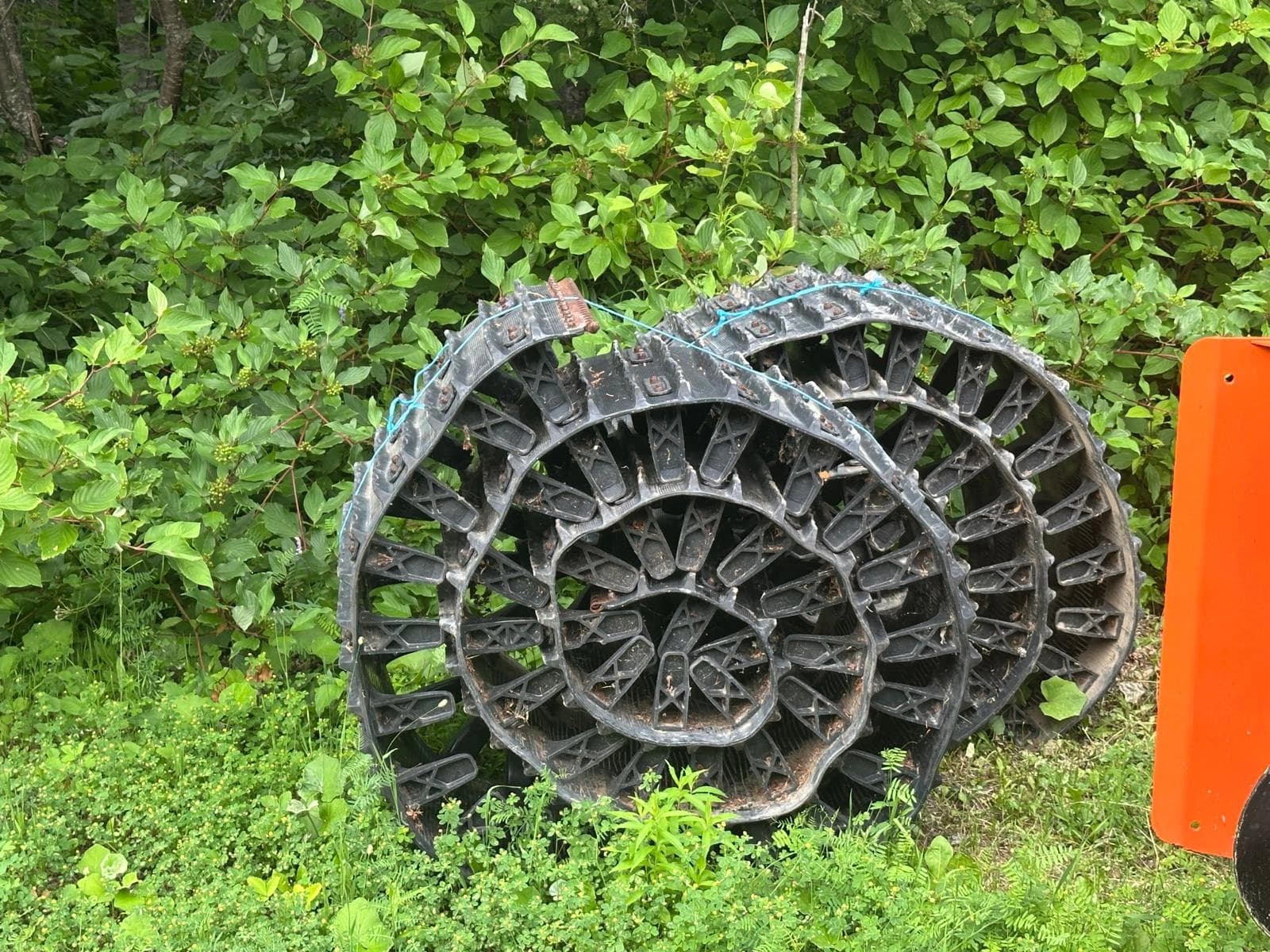 ARGO AVENGER 8X8 2008 — tire tread detail