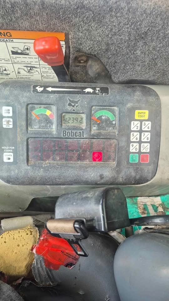 BOBCAT 335 2007 — operator controls panel