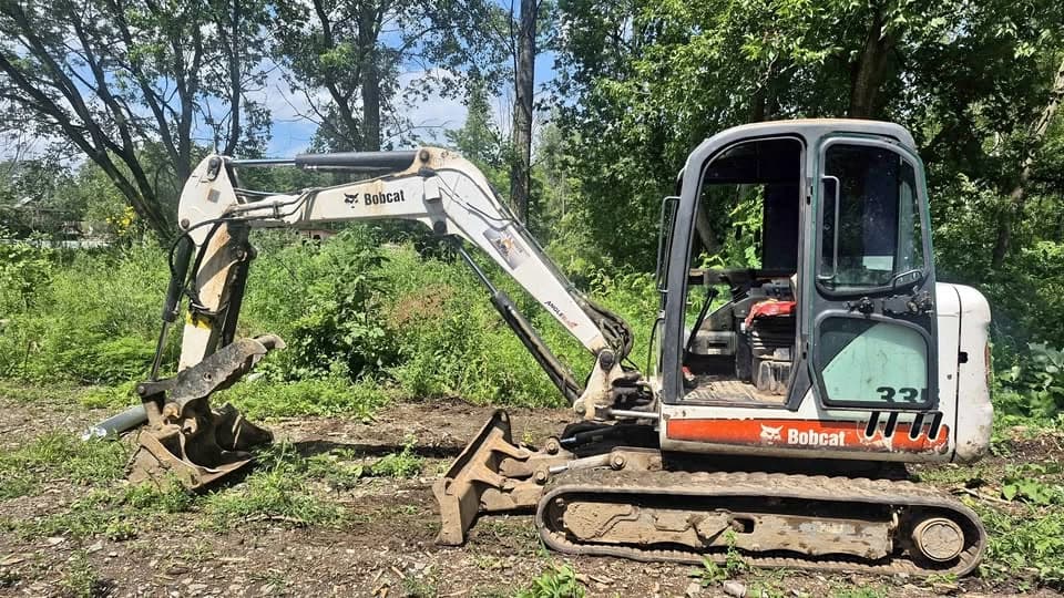 BOBCAT 335 2007 — right side view