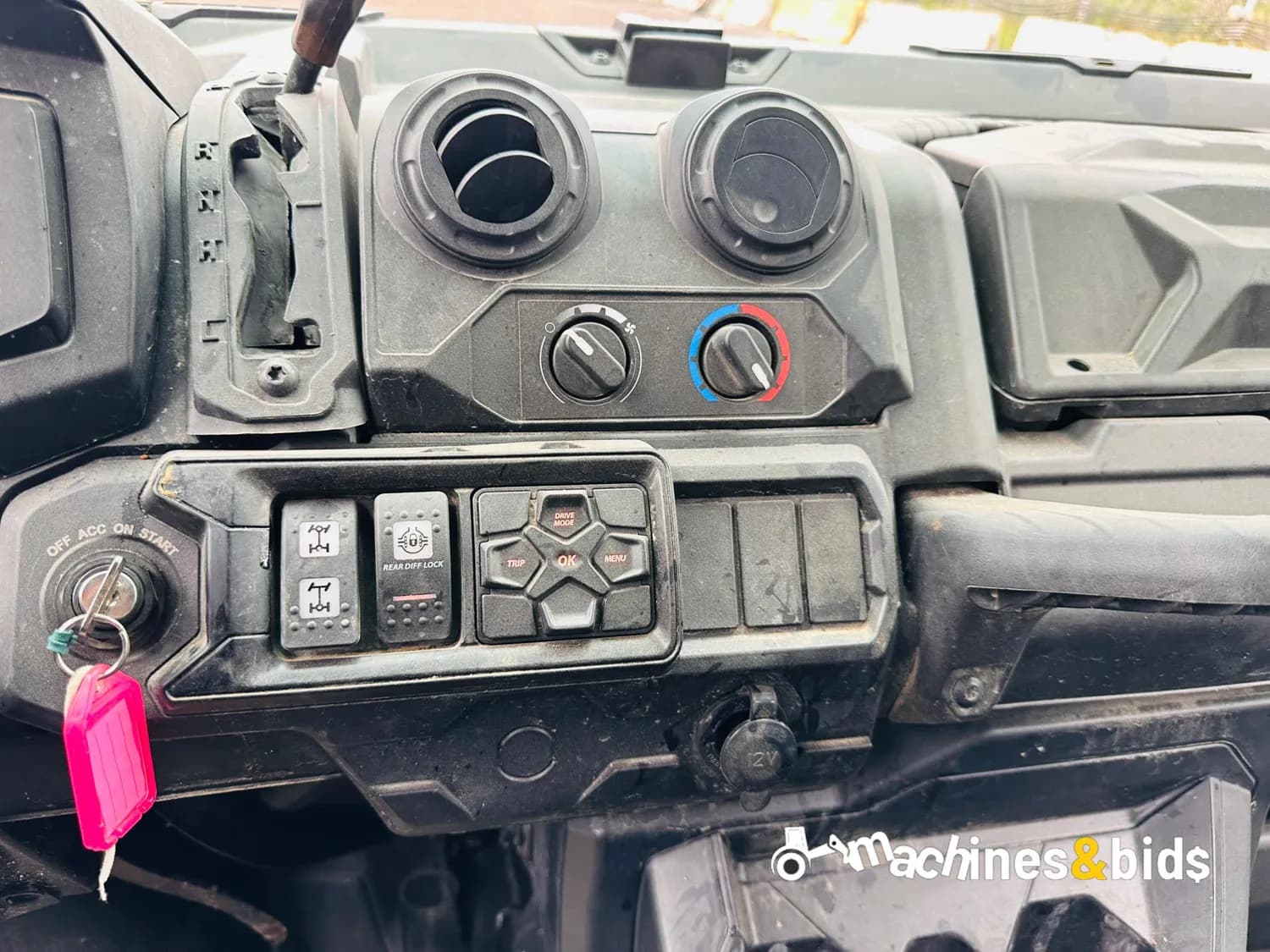 2020 CAN-AM DEFENDER 6X6 XT HD10 — photo 14