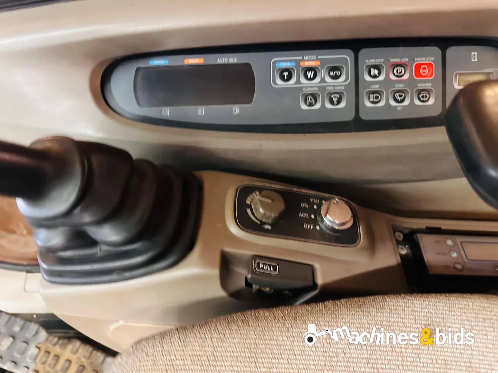 2004 CASE CX330 — photo 14