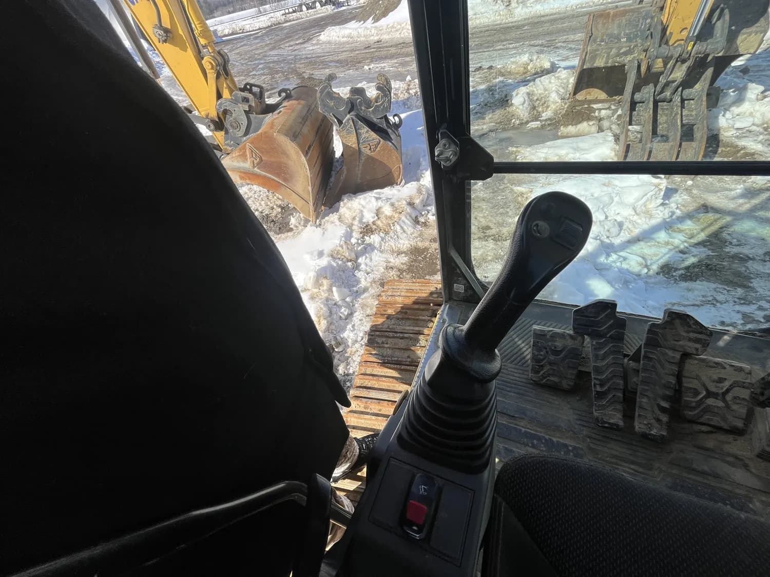 2021 CATERPILLAR 323 — photo 8