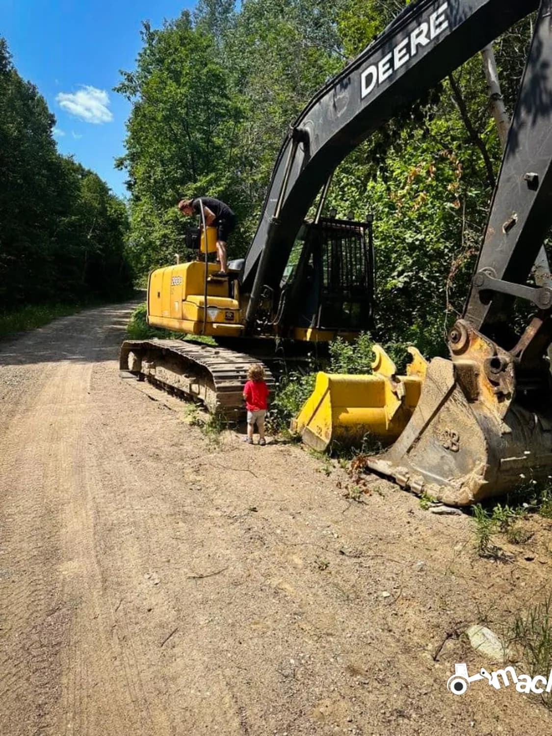 2009 DEERE 200D — photo 13