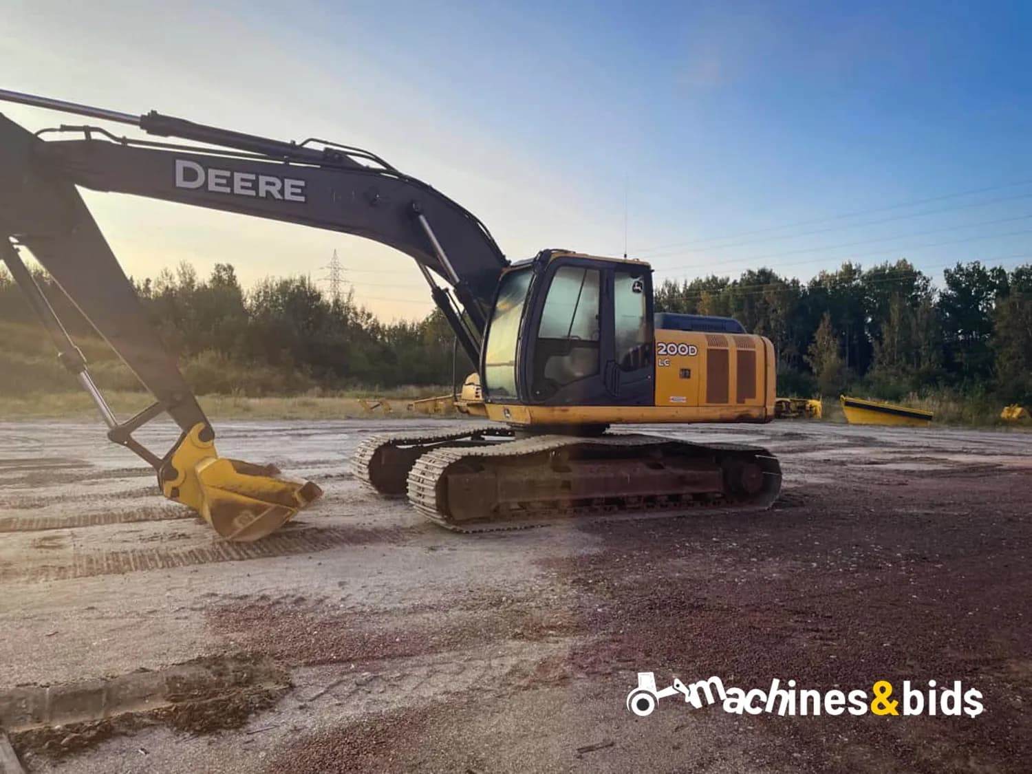2009 DEERE 200D — photo 17