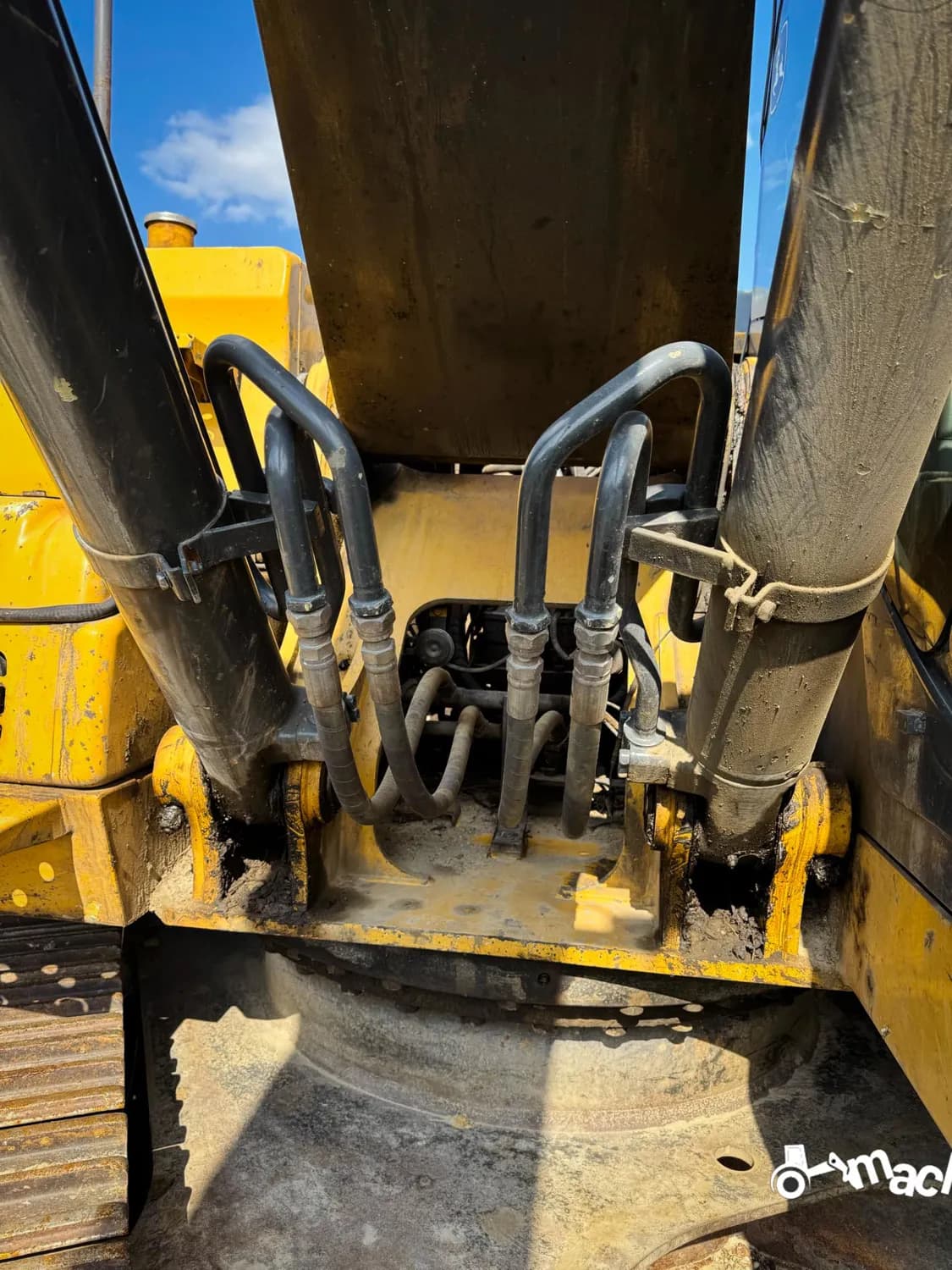 2009 DEERE 200D — photo 3