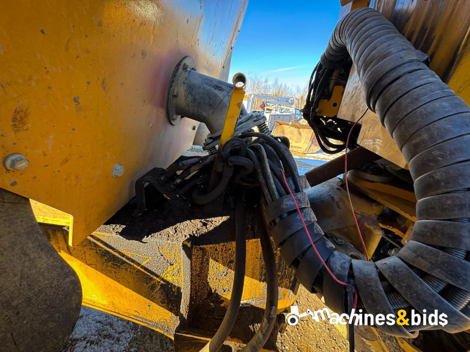 2017 DEERE 260E — photo 2