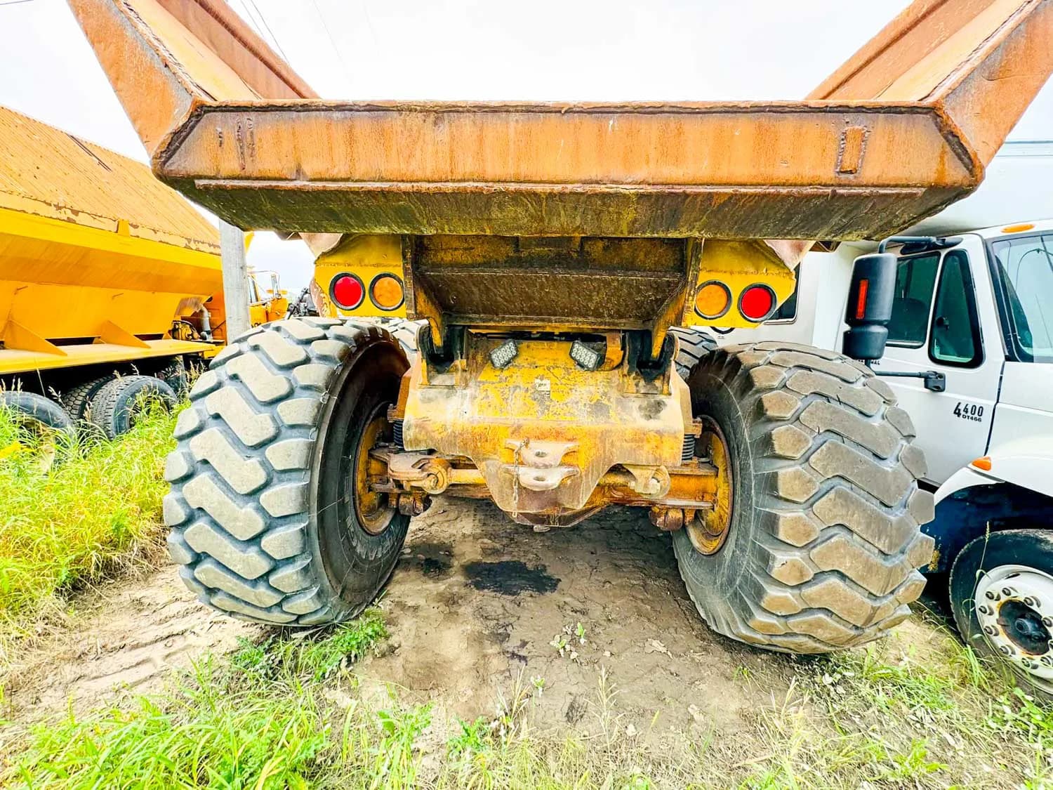 2002 DEERE 350D — photo 14