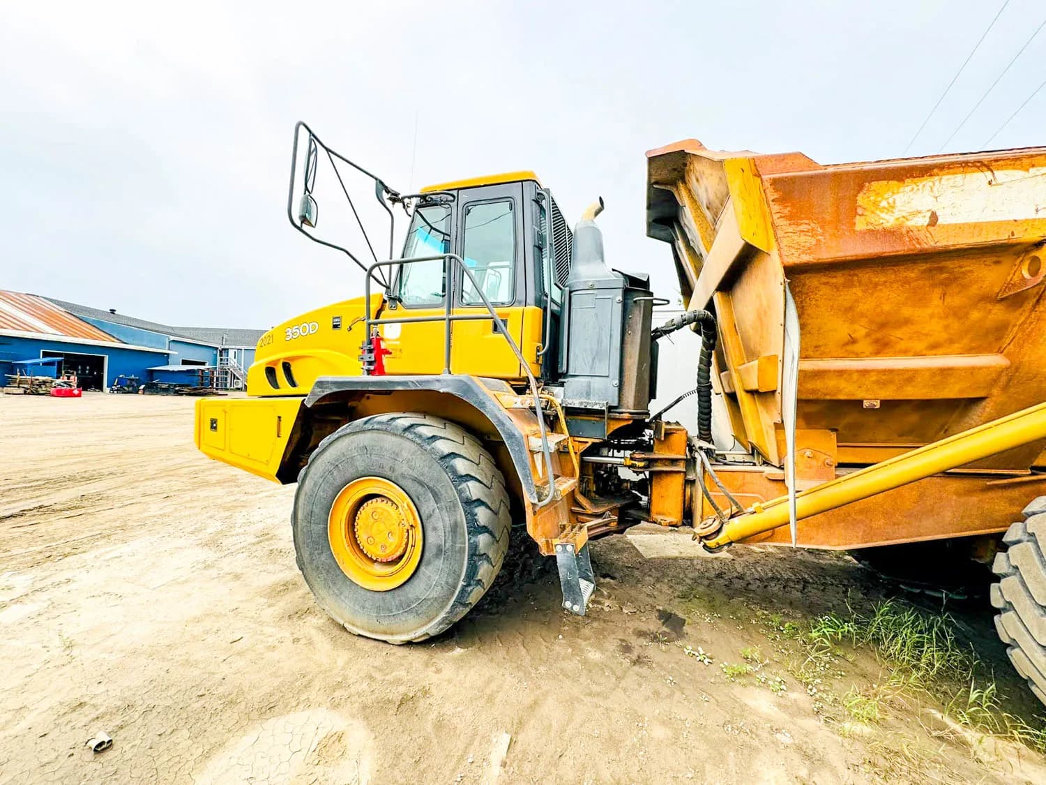 2002 DEERE 350D — photo 2