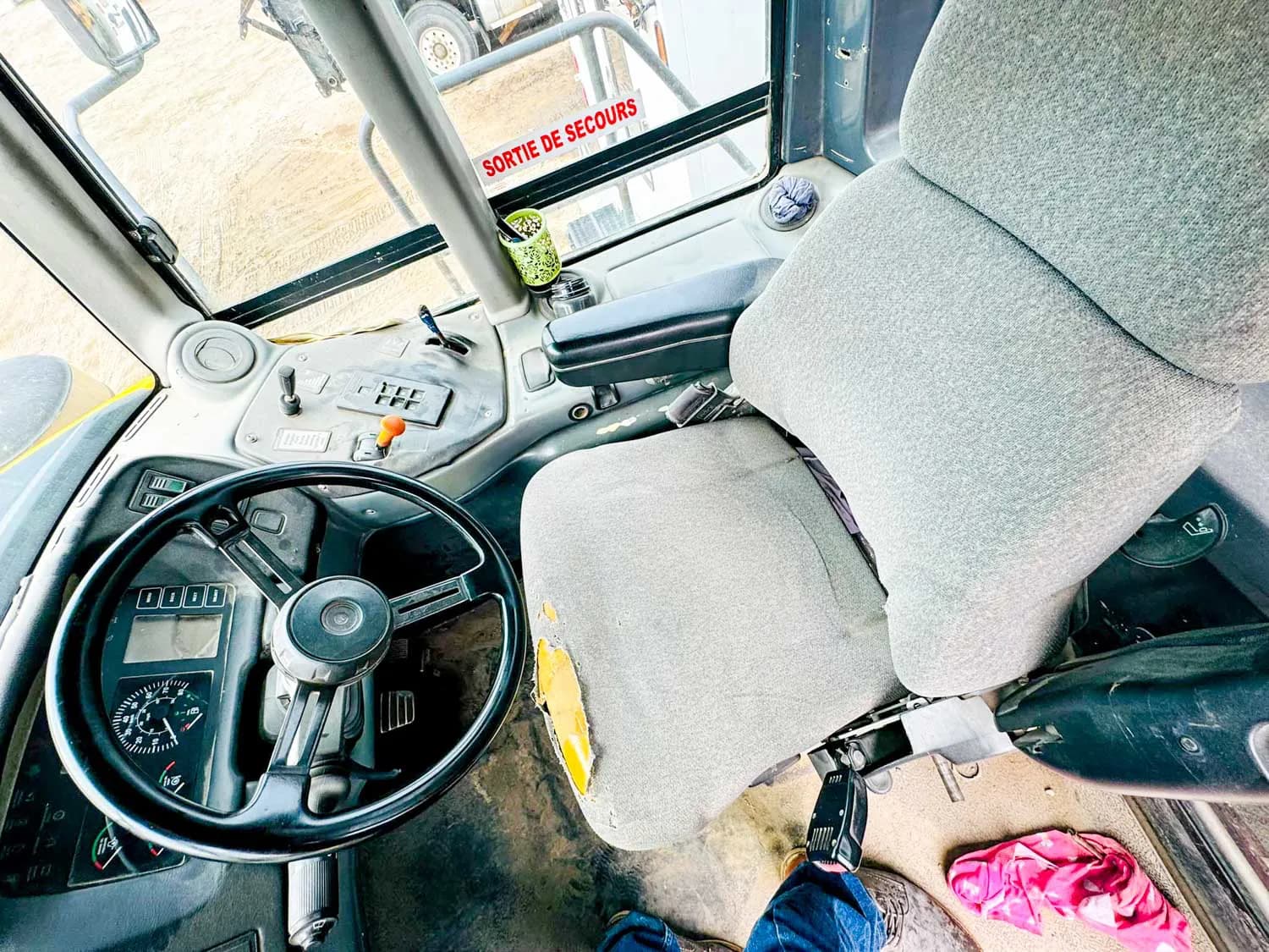 2002 DEERE 350D — photo 22