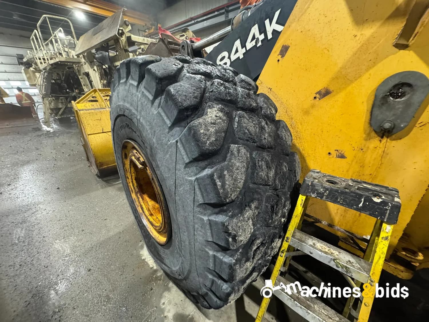 2012 DEERE 844K — photo 2