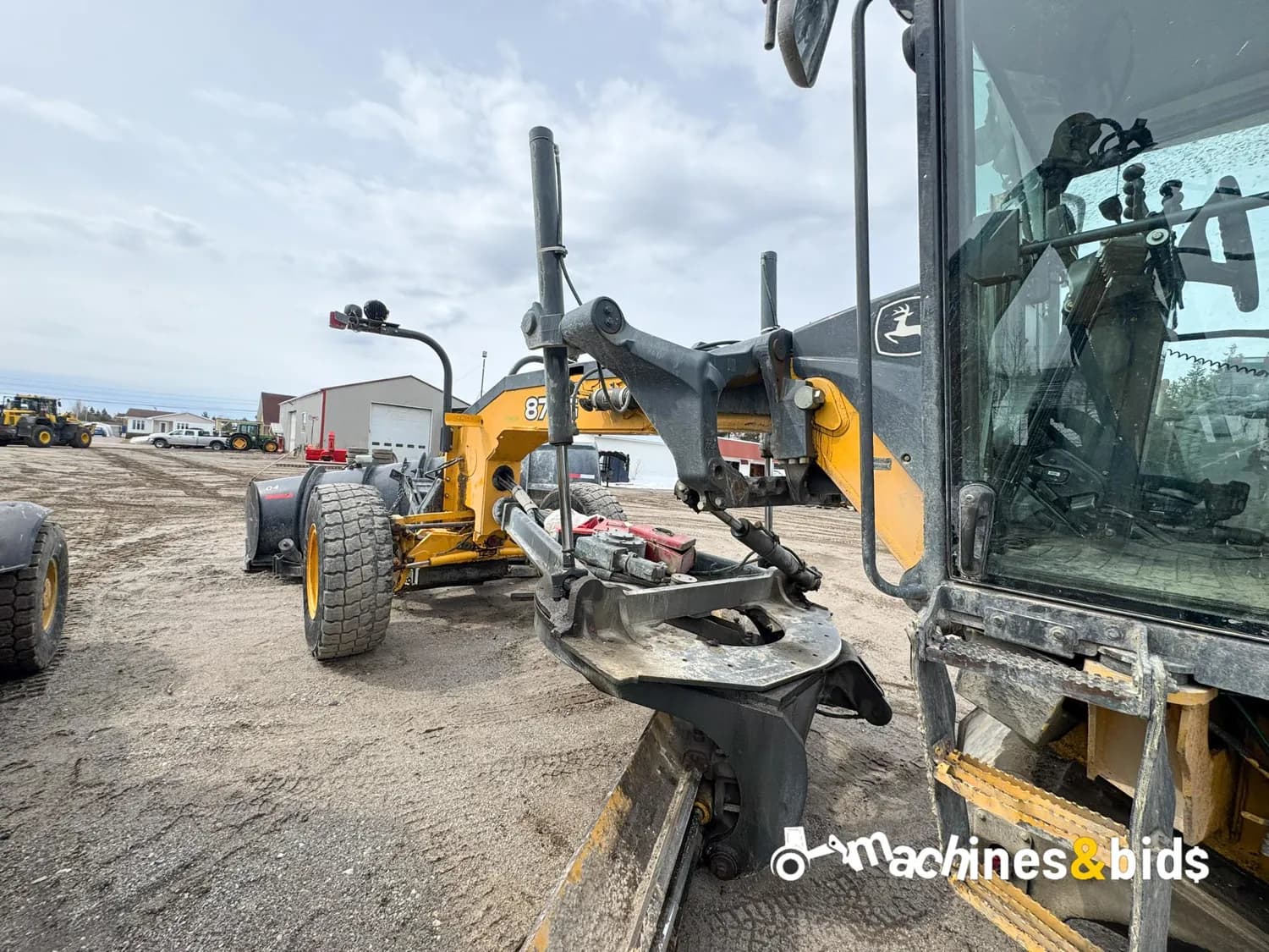 2015 DEERE 870G — photo 27