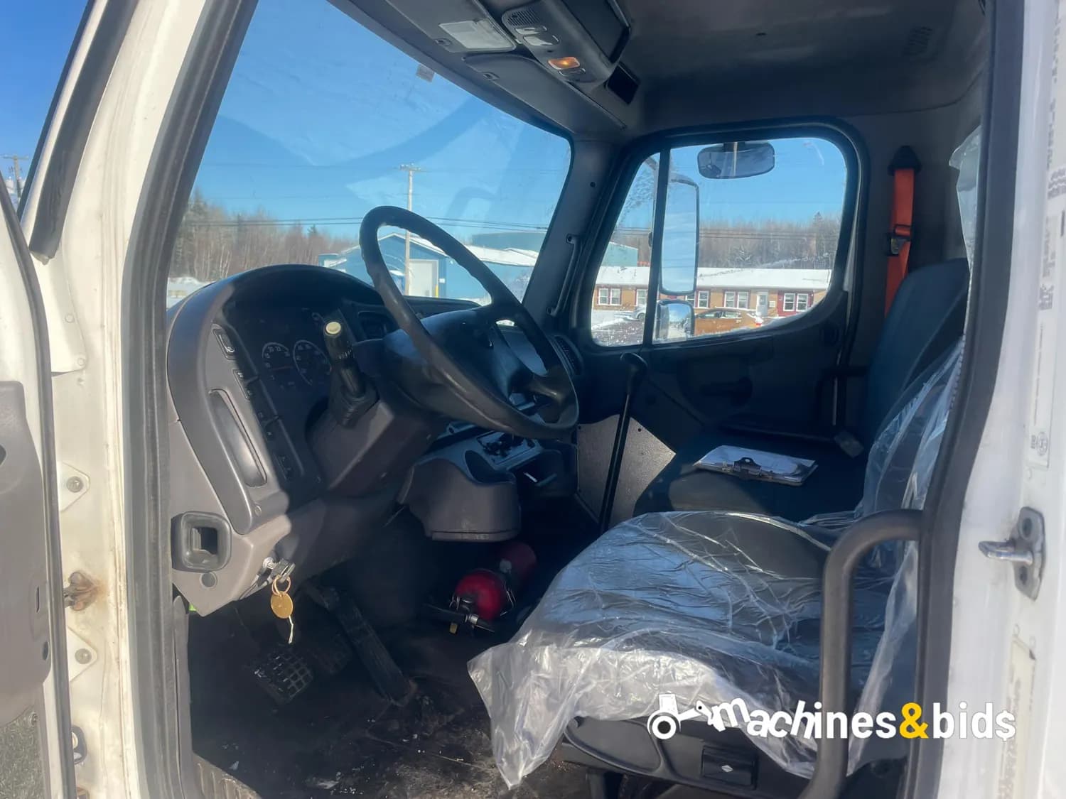 2014 FREIGHTLINER BUSINESS CLASS M2 106 — photo 4