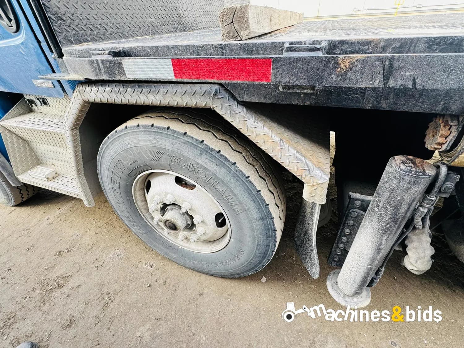 2005 FREIGHTLINER BUSINESS CLASS M2 112 — photo 3