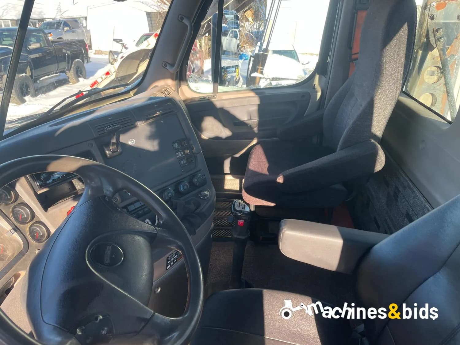 2013 FREIGHTLINER CASCADIA 125 — photo 8