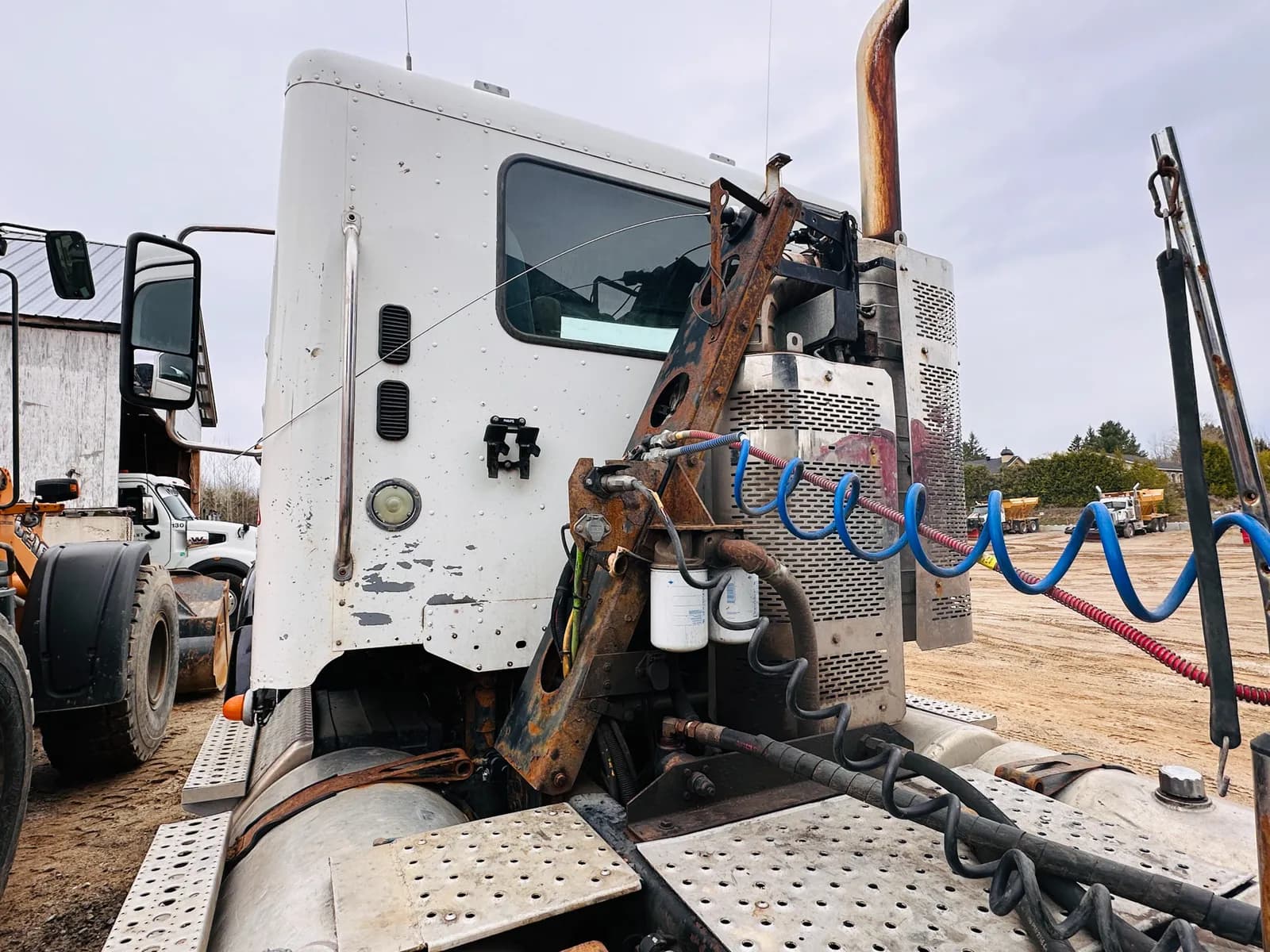 2013 FREIGHTLINER CORONADO 122 SD