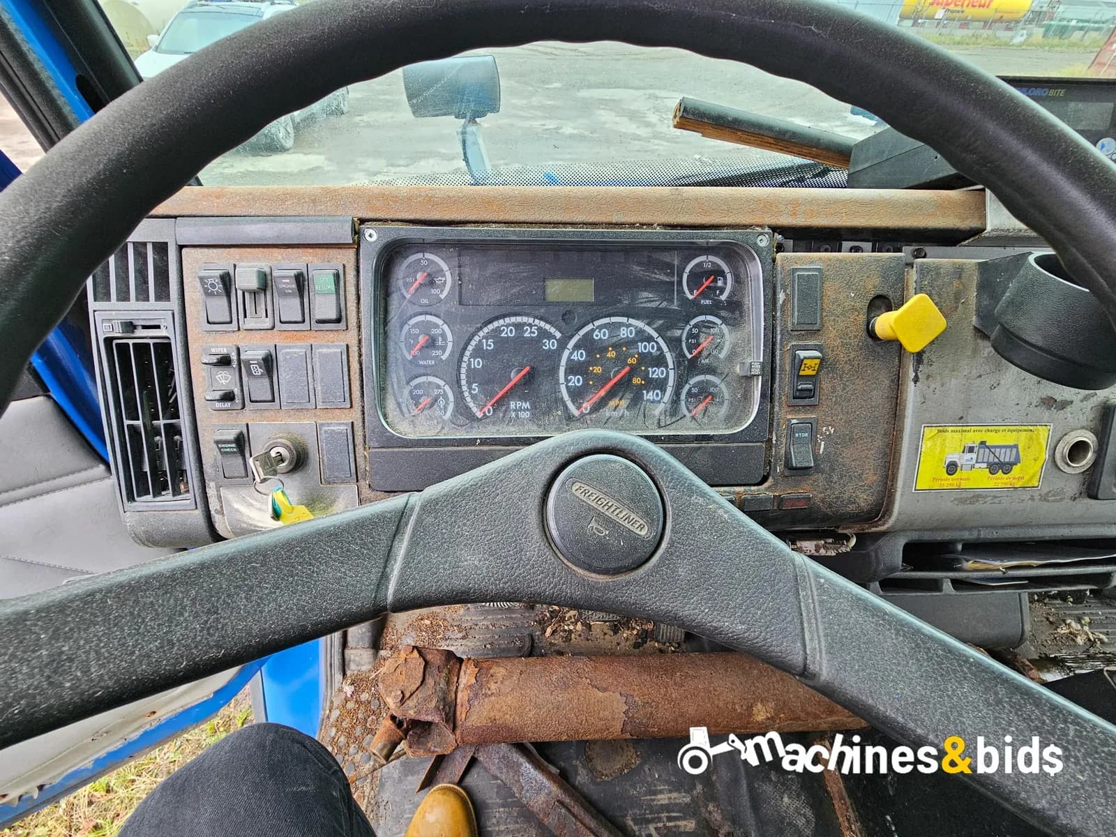 2001 FREIGHTLINER FL80 — photo 19