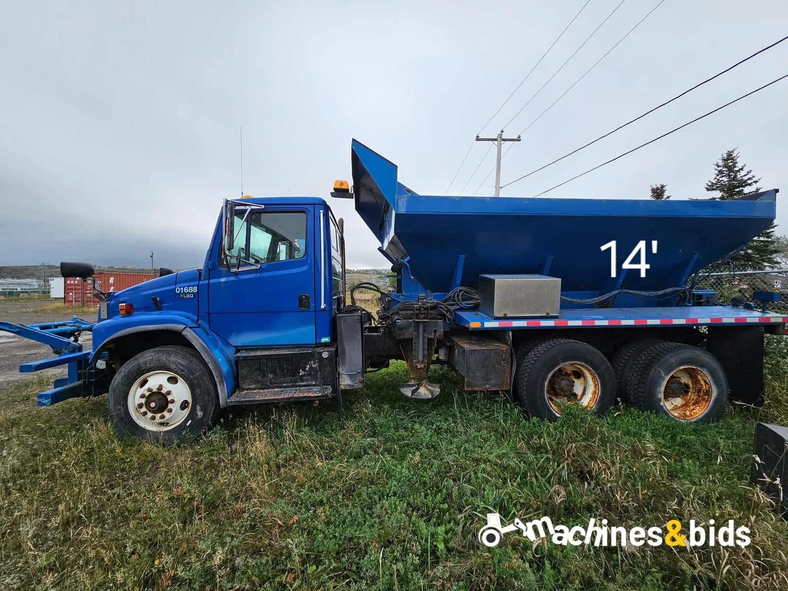 2001 FREIGHTLINER FL80 — photo 2