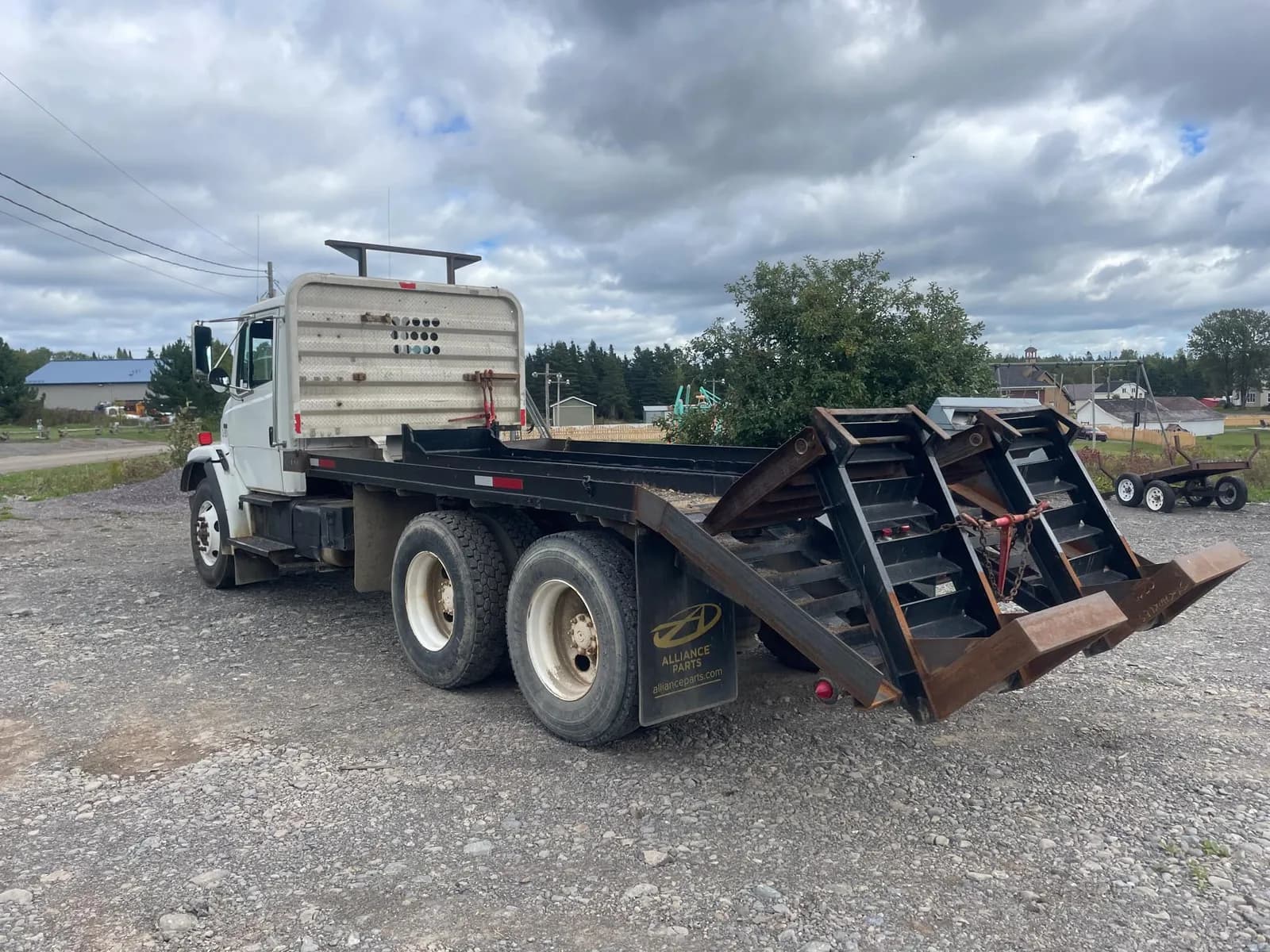 2001 FREIGHTLINER FL80 — photo 5