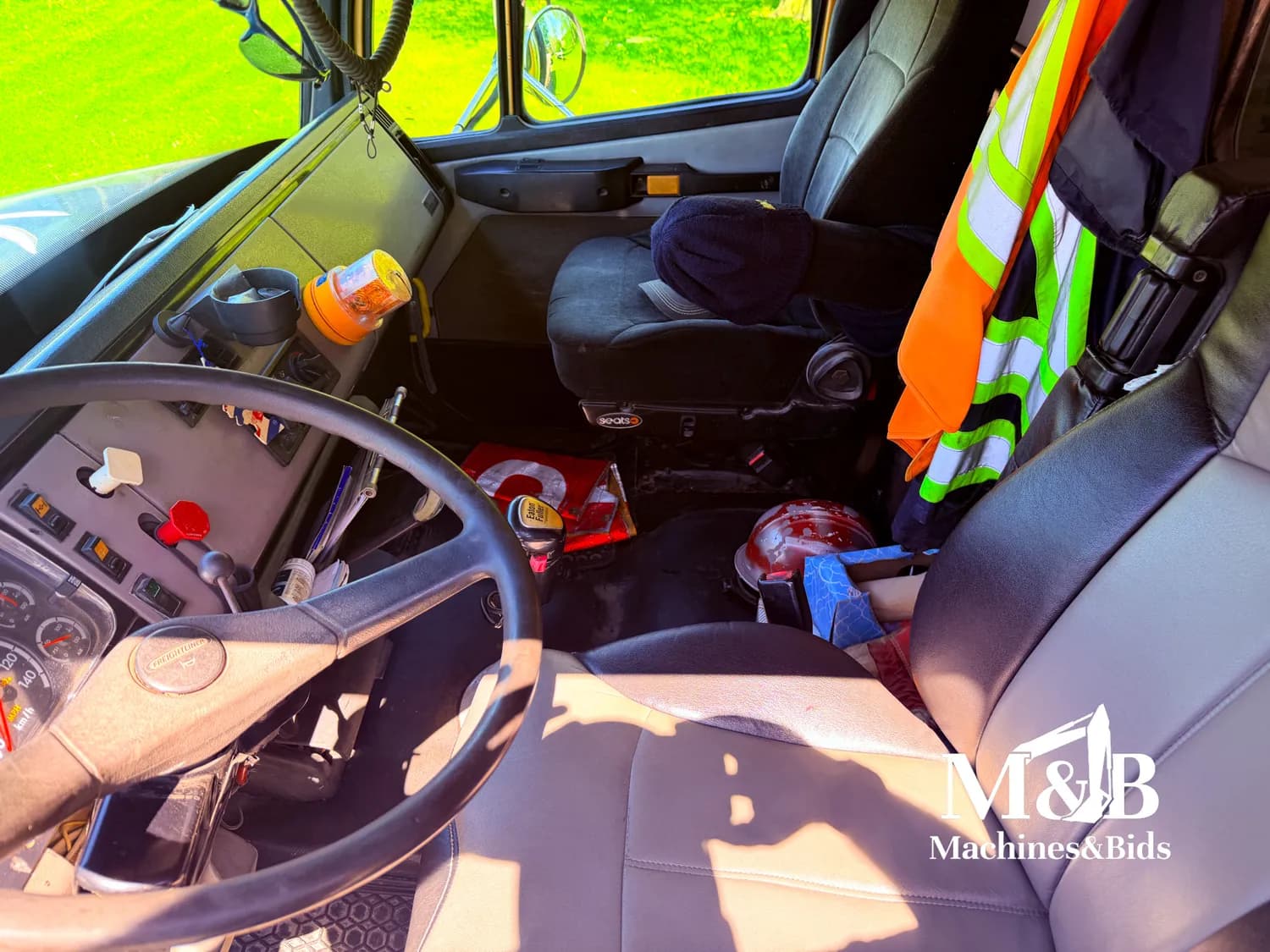 Freightliner FLD 112 — photo 9