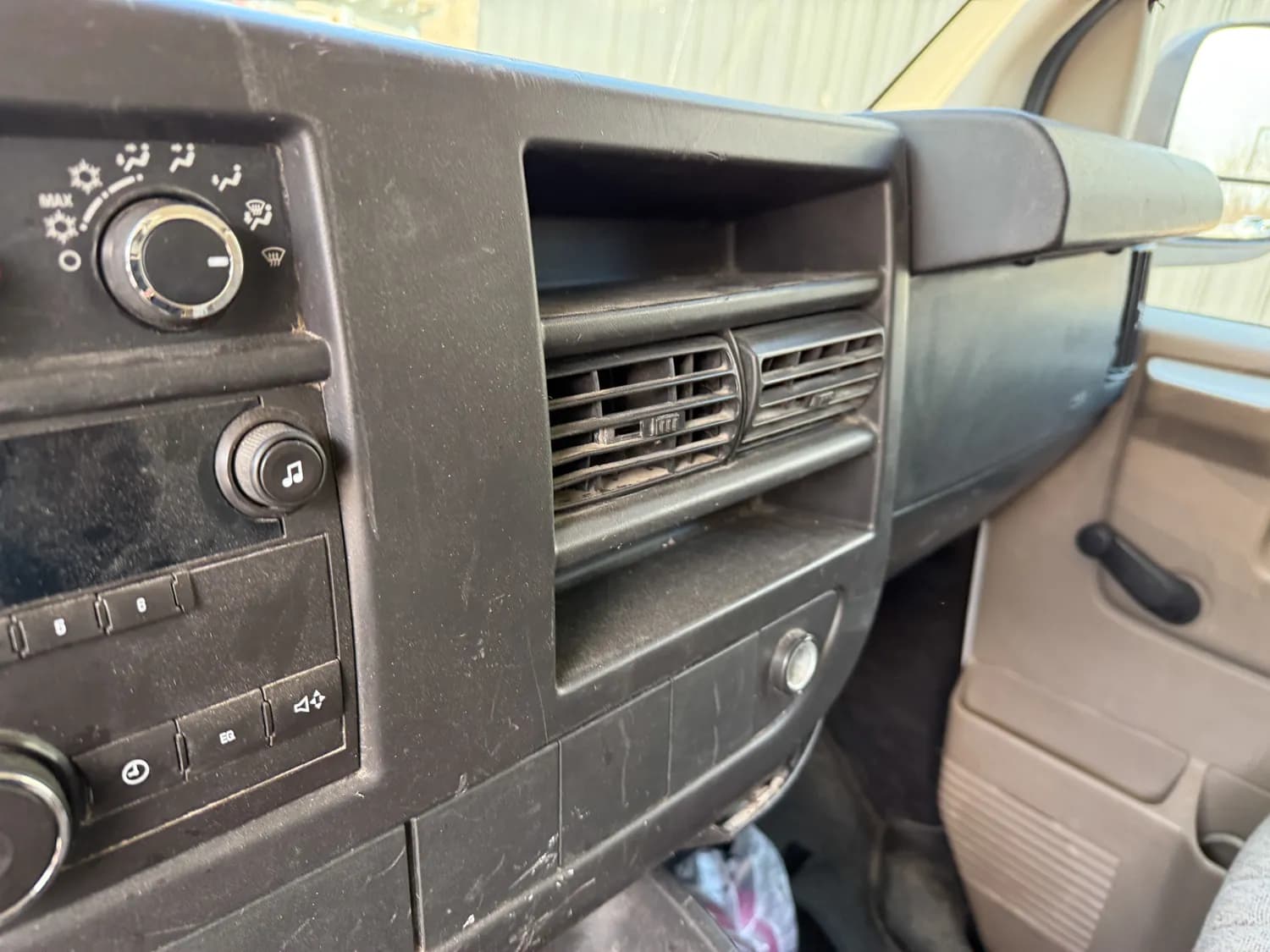 2010 GMC SAVANA G2500 — photo 8