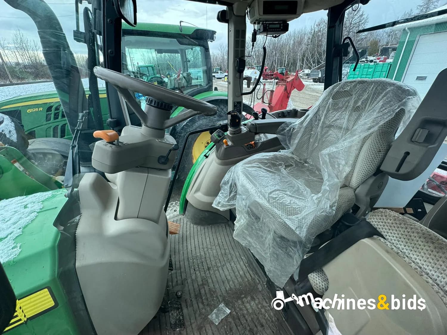 2017 JOHN DEERE 5100R — photo 20