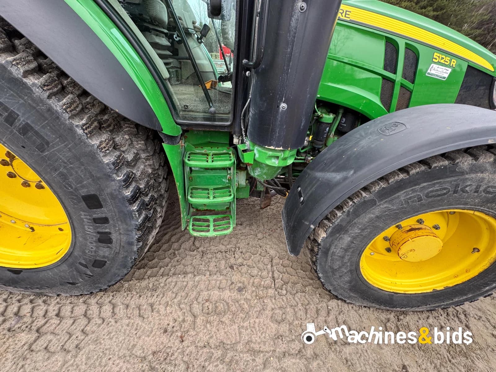 2018 JOHN DEERE 5125R — photo 18