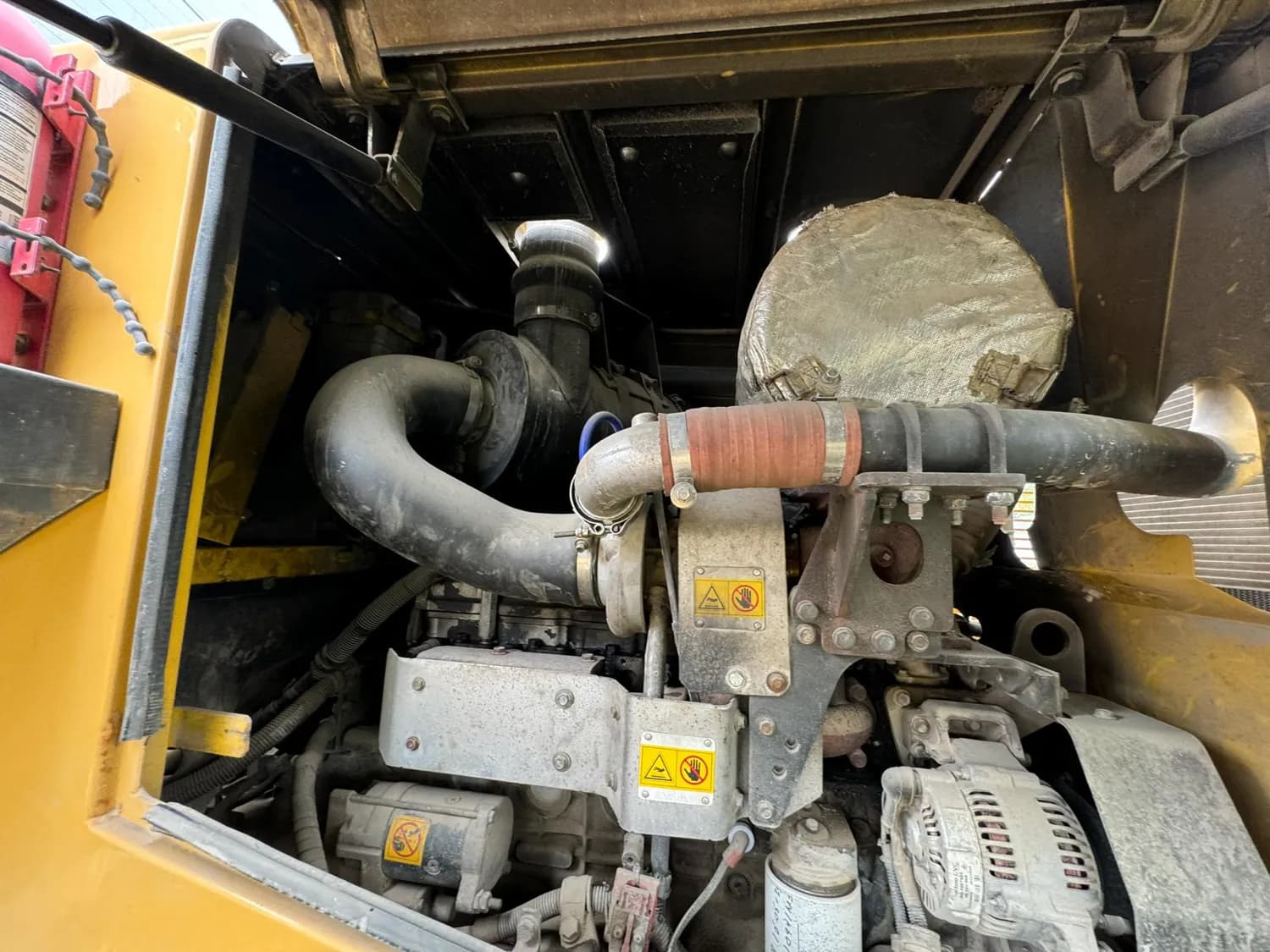 2013 KOMATSU WA320-6 — photo 24