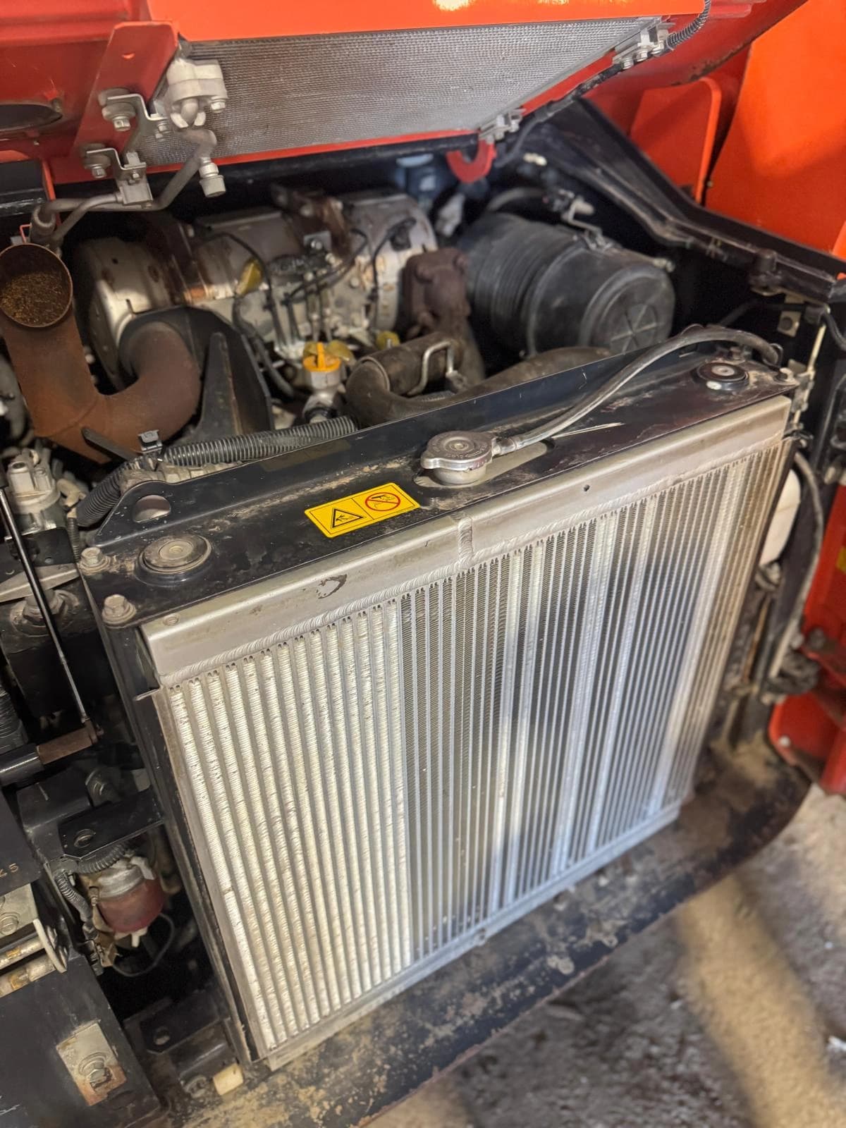 KUBOTA SVL75-2 — engine bay view