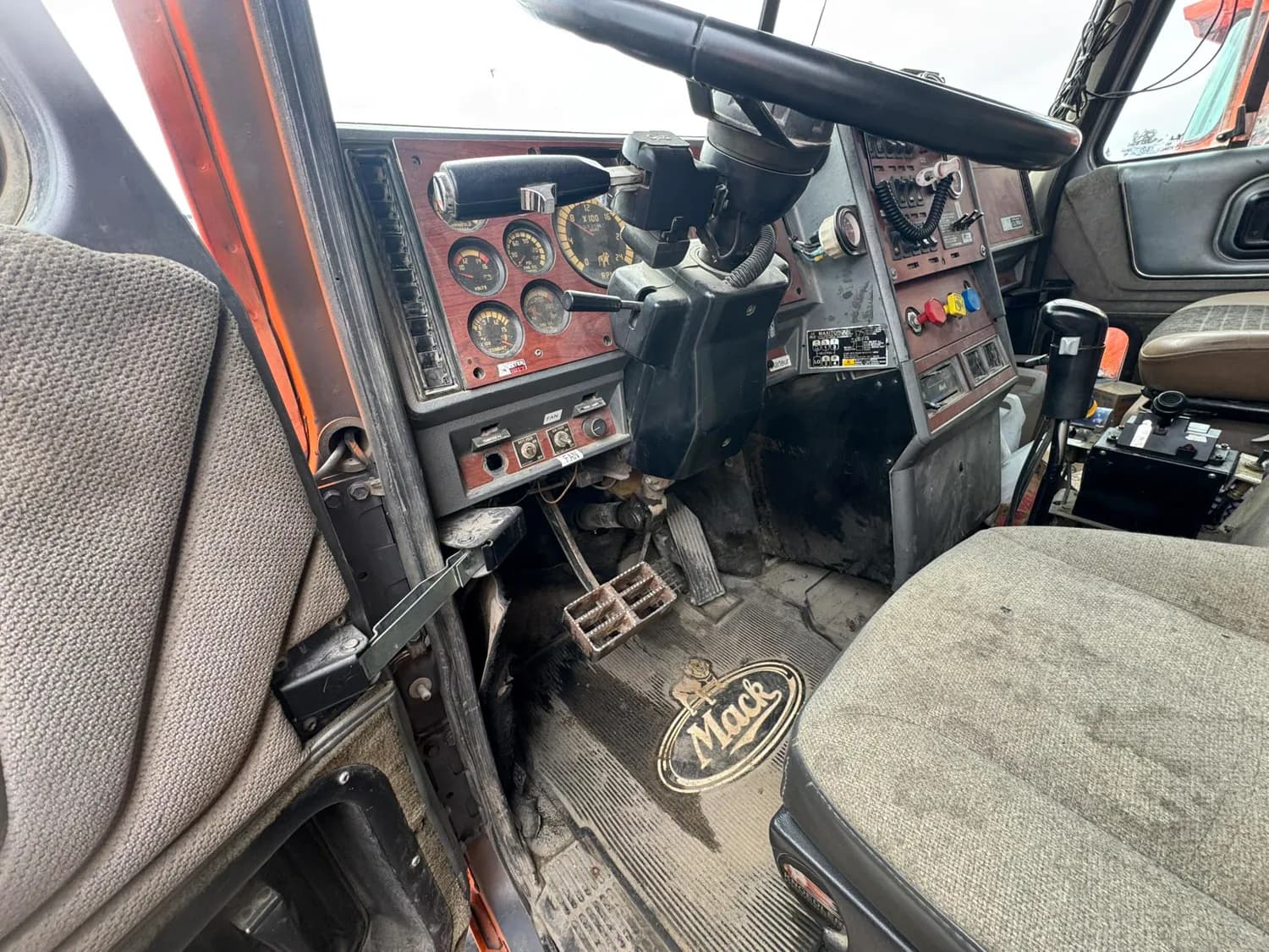 1999 MACK CL713 — photo 13