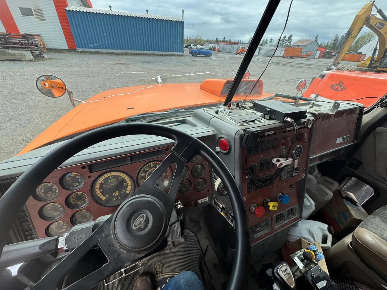 1999 MACK CL713 — photo 17