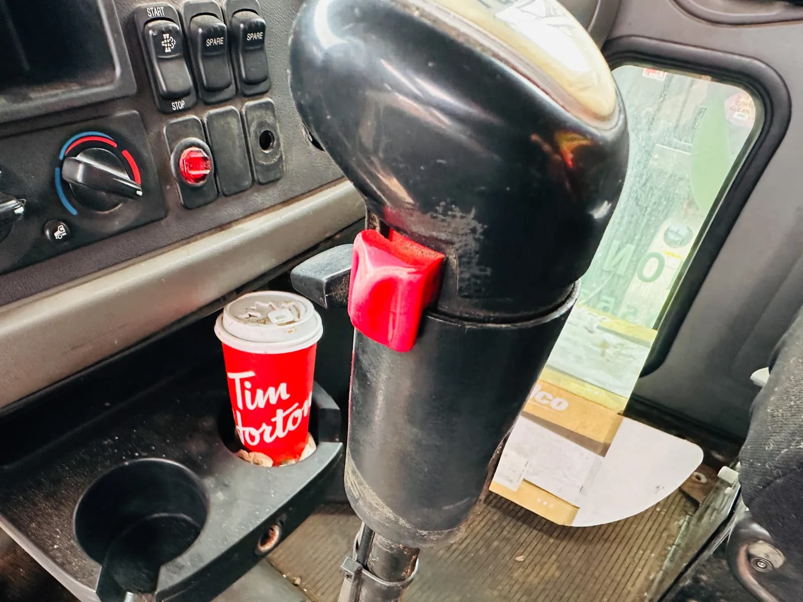 2016 PETERBILT 348 — photo 8