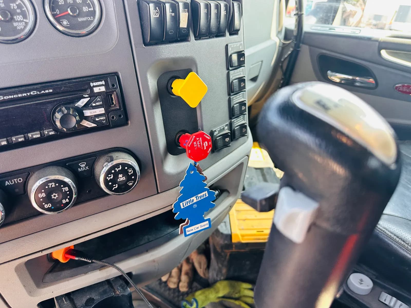 2017 PETERBILT 567 — photo 17