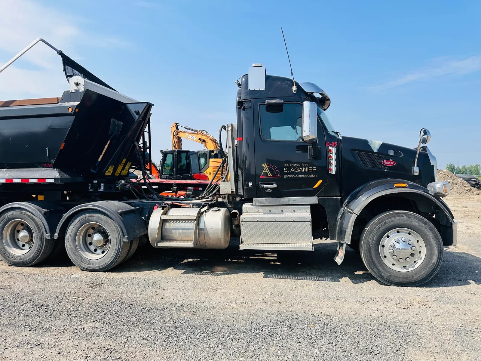 2017 PETERBILT 567 — photo 4