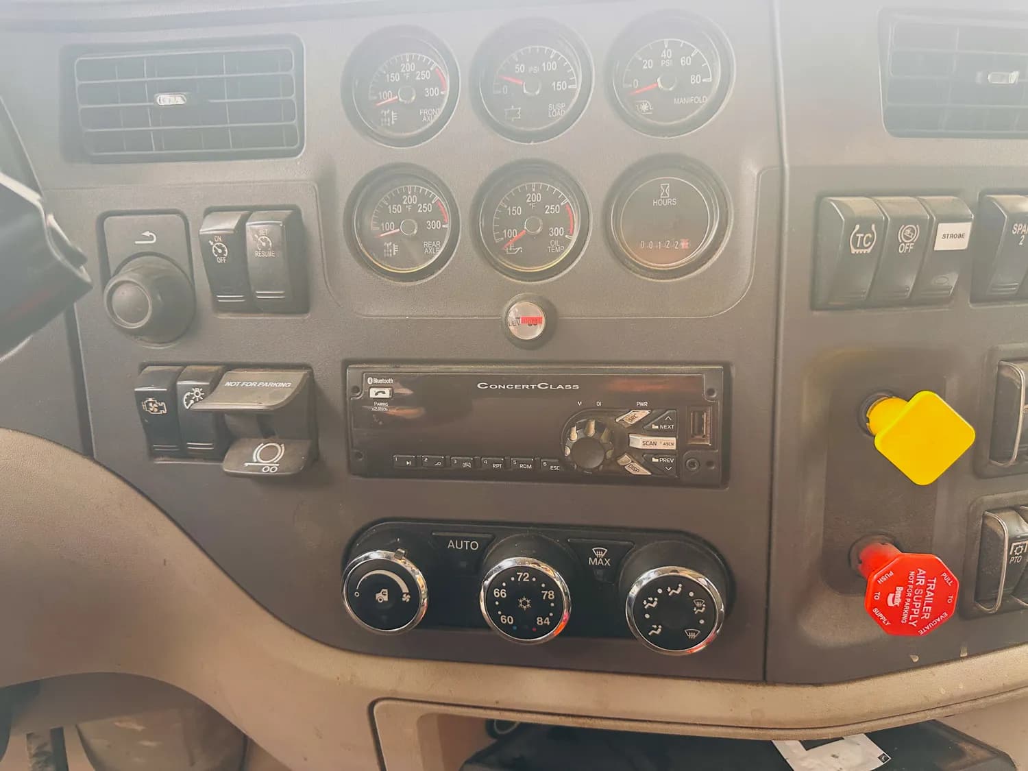 2020 PETERBILT 567 — photo 18