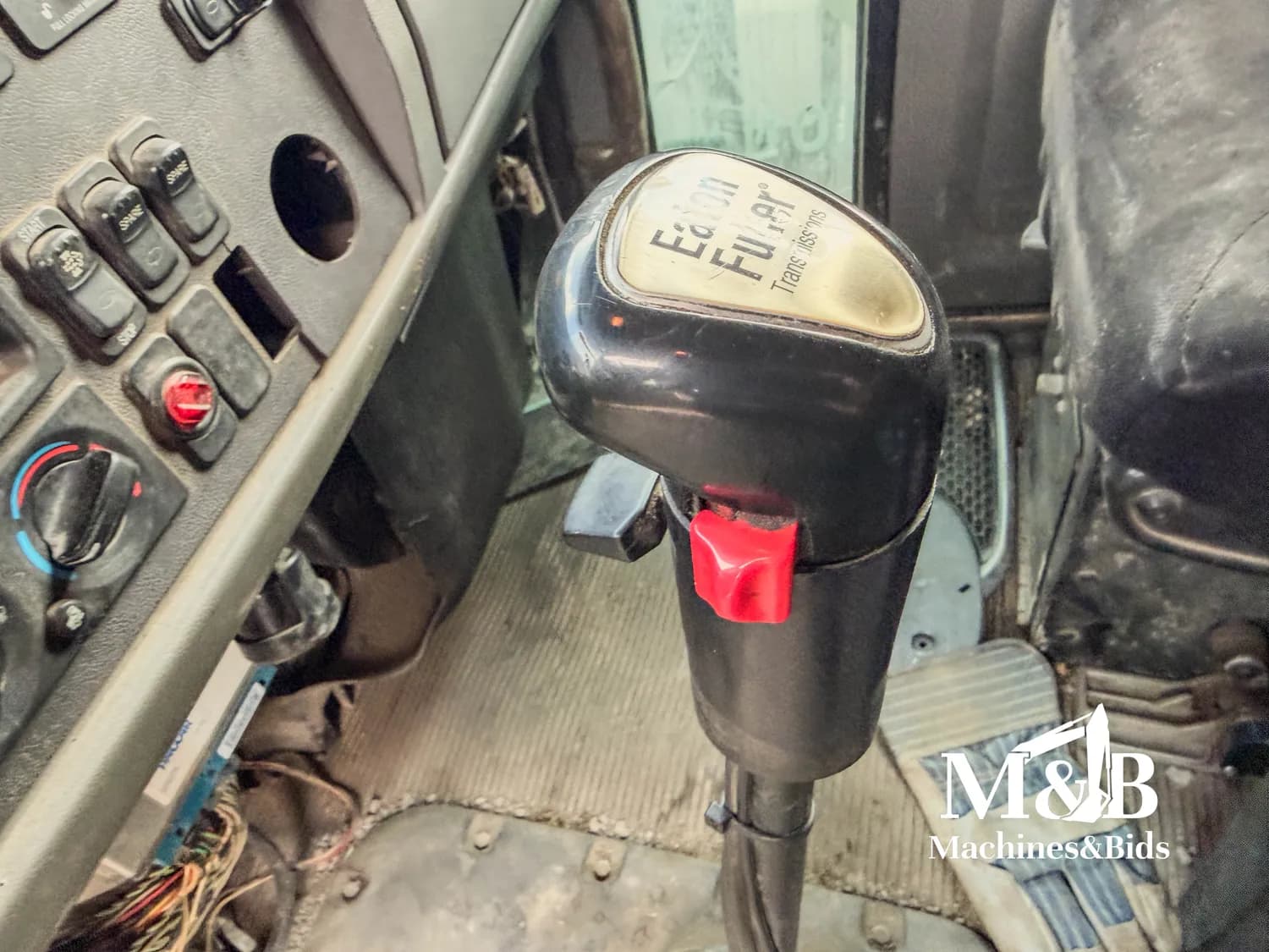 2016 PETERBILT 348 2002R — photo 15