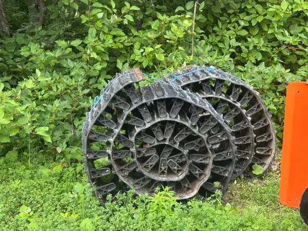 ARGO AVENGER 8X8 2008 — tire tread detail