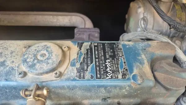 BOBCAT 335 2007 — hydraulic cylinder detail