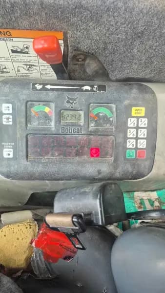BOBCAT 335 2007 — operator controls panel