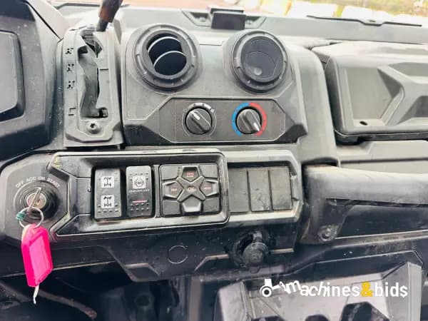 2020 CAN-AM DEFENDER 6X6 XT HD10 — photo 14