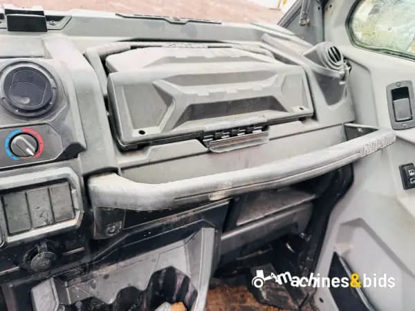 2020 CAN-AM DEFENDER 6X6 XT HD10 — photo 16