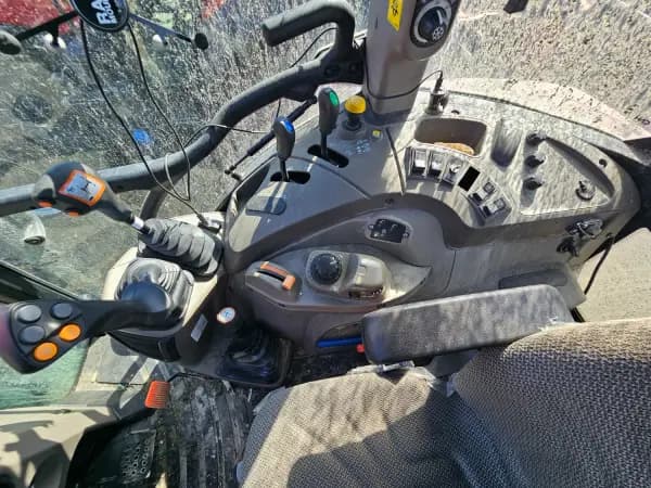 2022 CASE IH FARMALL 100C — photo 6