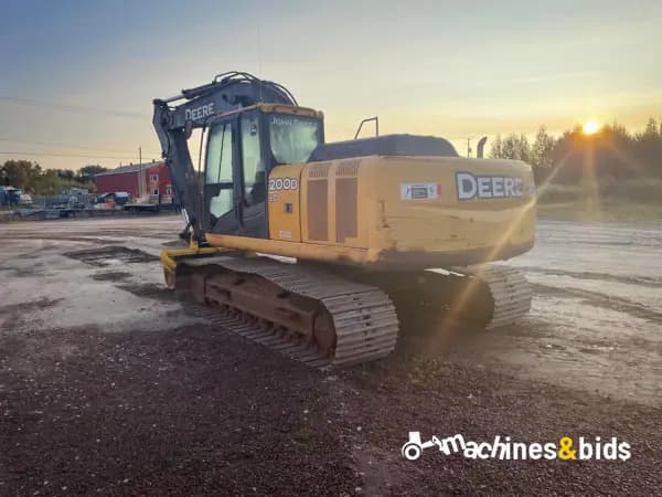 2009 DEERE 200D — photo 16