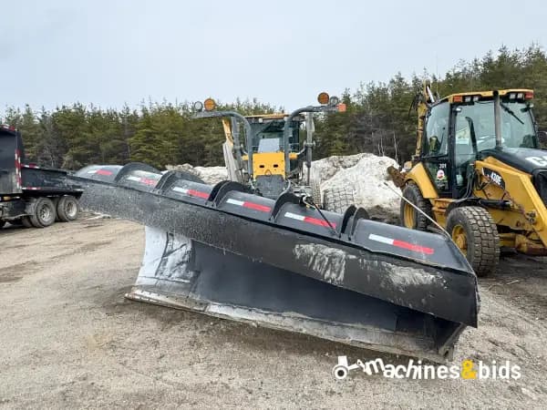 2015 DEERE 870G — photo 2