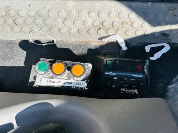 2005 FORD F550 XLT SD — photo 5