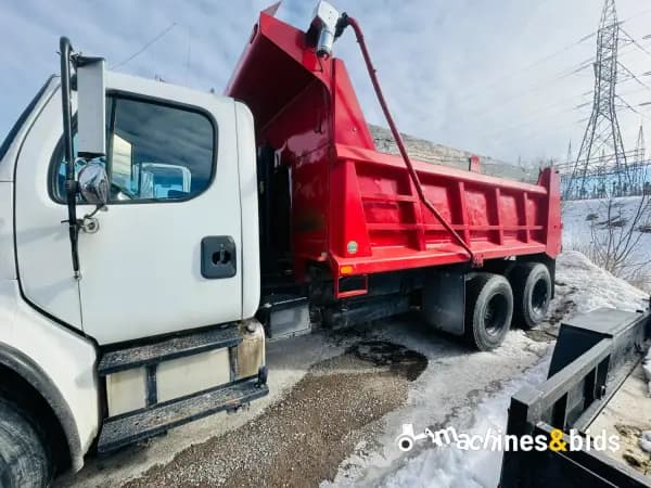 2005 FREIGHTLINER BUSINESS CLASS M2 112