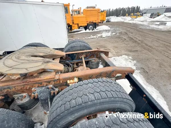 2001 FREIGHTLINER CENTURY 112 — photo 5