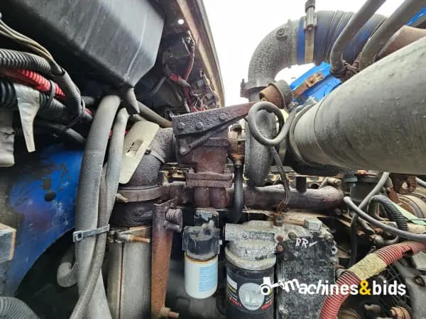 2001 FREIGHTLINER FL80 — photo 17