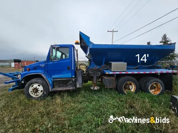 2001 FREIGHTLINER FL80 — photo 2