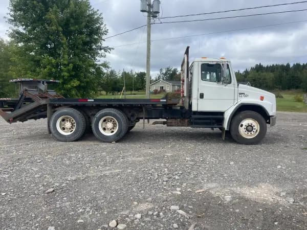 2001 FREIGHTLINER FL80 — photo 3